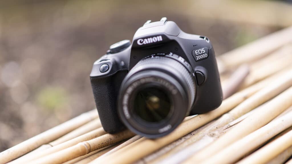 Avis sur le Canon EOS 2000D : idéal pour débuter