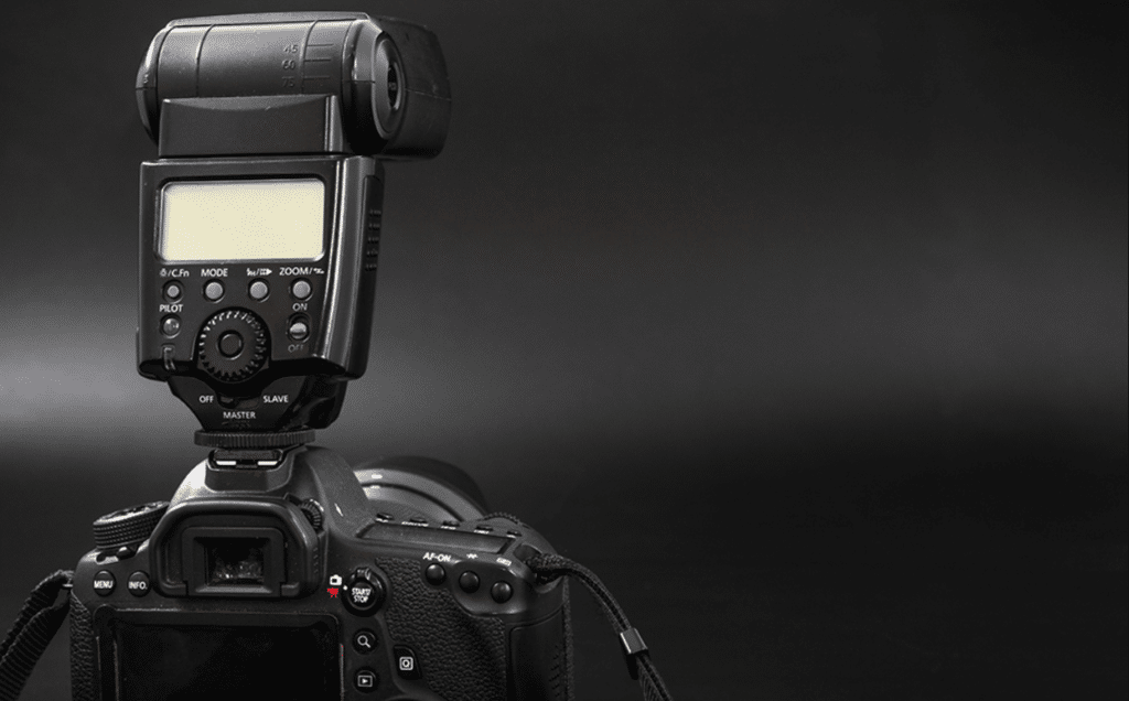 Pièces de rechange pour flash : remplacer une lampe flash par une nouvelle ampoule flash