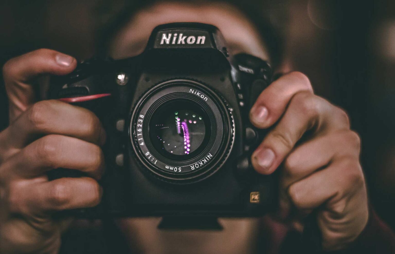 Comment tenir correctement l'appareil photo reflex