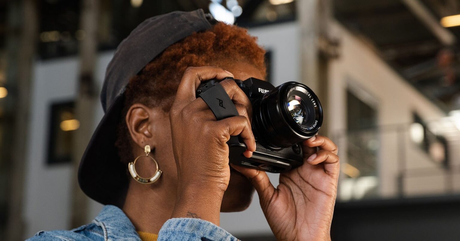 Peak Design Micro Clutch : la sangle de poignet ultime pour votre appareil photo hybride Peak Design Micro Clutch